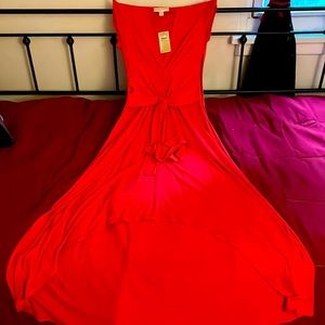 Michael kors dress o/s red keyhole tie front hi/low bottom. Side zipper s/sleeve